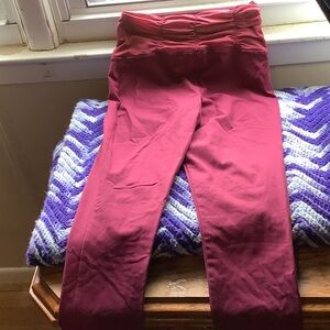 ⭐️Forever 21 Women’s Slim Burgundy Leggings⭐️